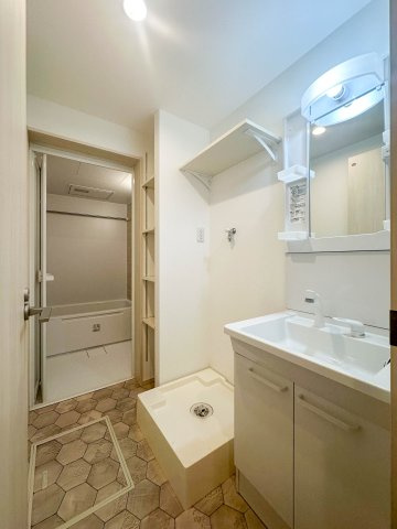 RUSCELLO笠寺の洗面所|明るい洗面所です