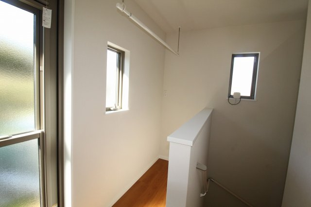 朝倉己　新築戸建　【2階リビング】のランドリースペース|2F　サンルーム　勝手口