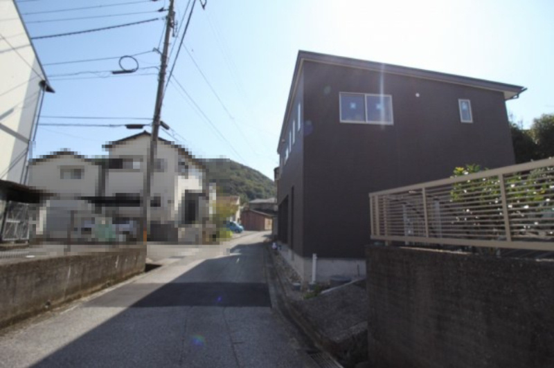 朝倉己　新築戸建　【2階リビング】の前面道路含む現地写真