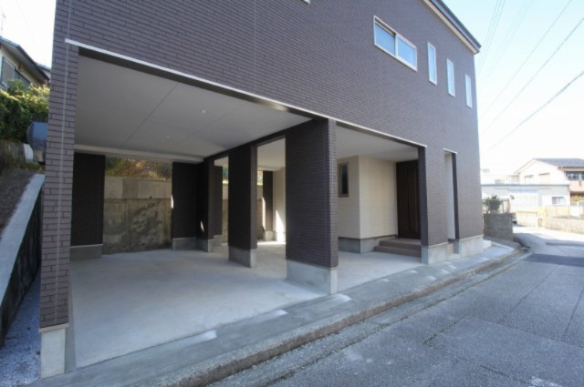 朝倉己　新築戸建　【2階リビング】の駐車場