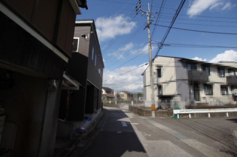 朝倉己　新築戸建　【2階リビング】の前面道路含む現地写真