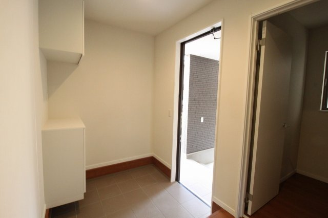 朝倉己　新築戸建　【2階リビング】の玄関|広めの玄関