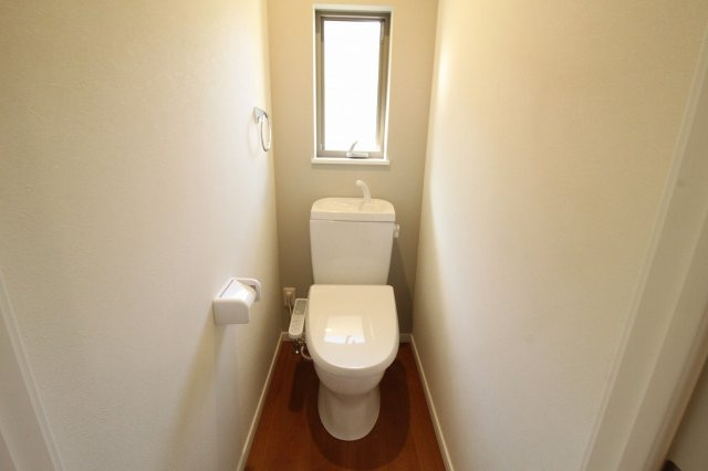 朝倉己　新築戸建　【2階リビング】のトイレ|1F