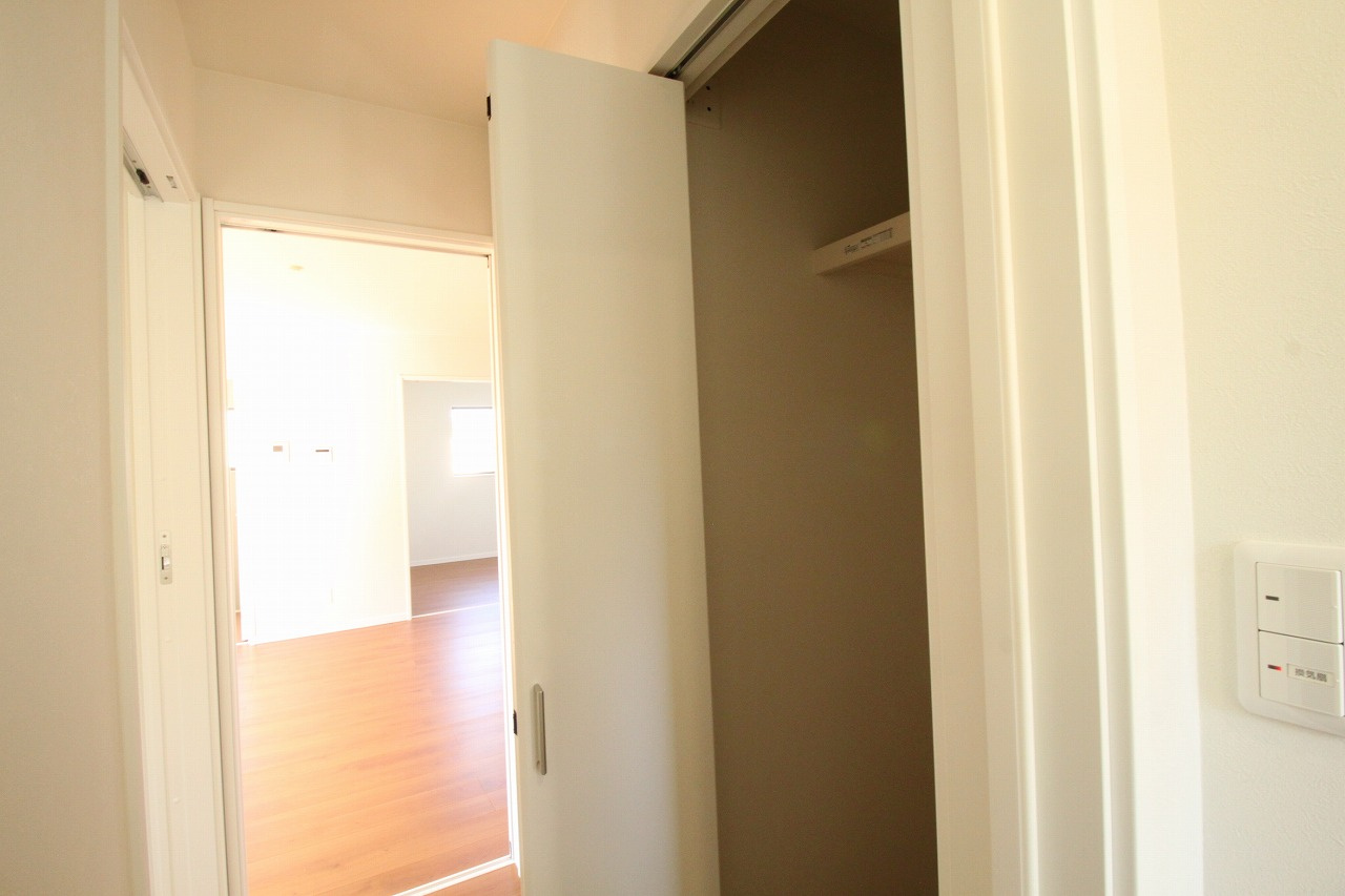 朝倉己　新築戸建　【2階リビング】の収納|2Ｆ　ホール