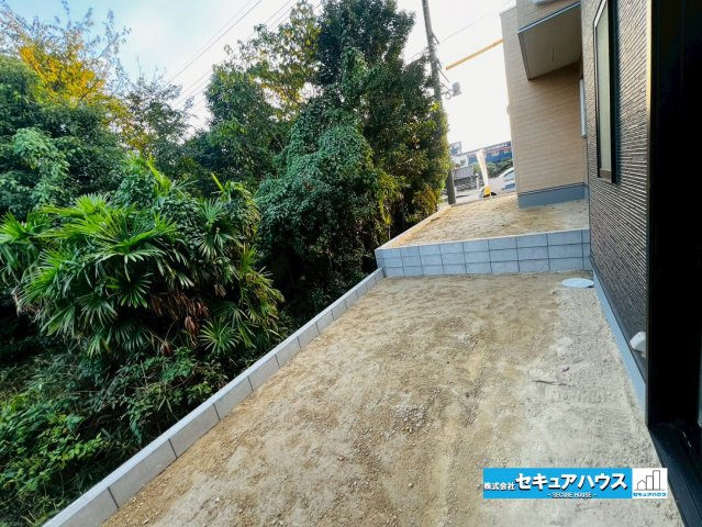 【今からご案内可能】知多市八幡字堀切 全３棟 の庭|【庭】
◆お庭付きの物件です。芝生を敷いたり、ガーデニングスペースとして利用できます。