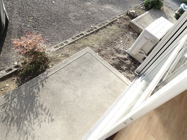せせらぎと山のビスタの庭