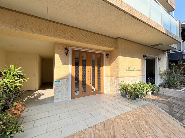 ルネサンスのエントランス