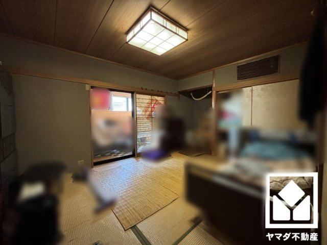 大津市木の岡町の和室|【和室】
大人数での来客やお子様の遊び場としても使える、使い勝手の良い落ち着いた空間です。