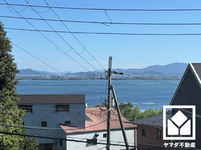 大津市木の岡町の展望|【眺望】
別荘やセカンドハウスにも。琵琶湖を一望できる広々バルコニーで過ごす特別な時間。
