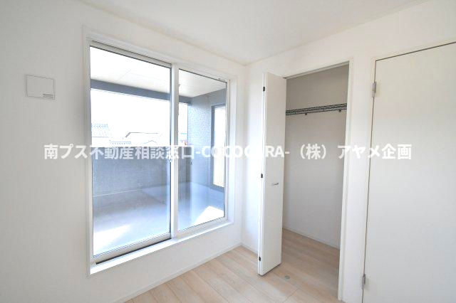 南アルプス市在家塚の新築一戸建の洋室|北東の洋室からもベランダへ出入りできます