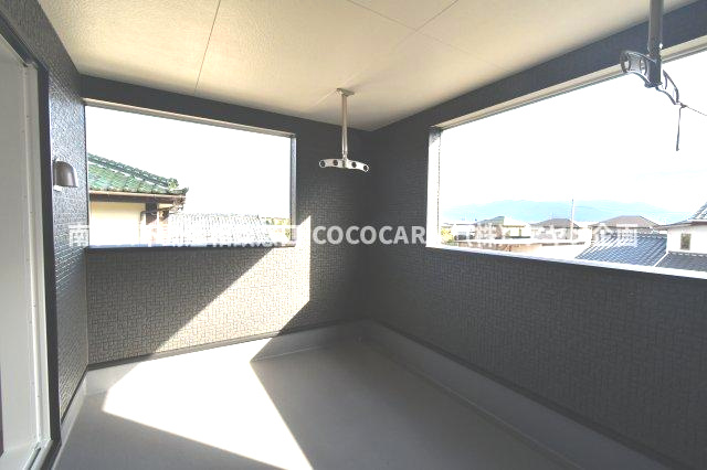 南アルプス市在家塚の新築一戸建のバルコニー|開放感のある大きいベランダです