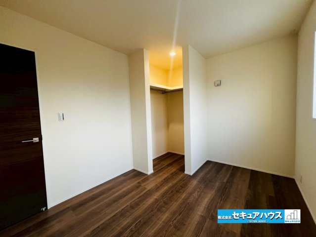 【今からご案内可能】知多市八幡字堀切 全３棟の洋室|【洋室】
◆お子様のお部屋や主寝室、来客時の宿泊室、趣味のお部屋としてもご利用いただけます♪