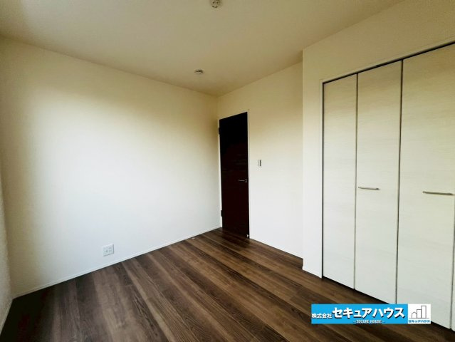 【今からご案内可能】知多市八幡字堀切 全３棟の洋室|【洋室イメージ】
◆家族一人ひとりの大切なプライベート空間。趣味に合わせて使って頂けるようシンプルに仕上げてあります。暮らし心地を大きく左右する収納を、適材適所に配置し使い勝手を考慮しました。　