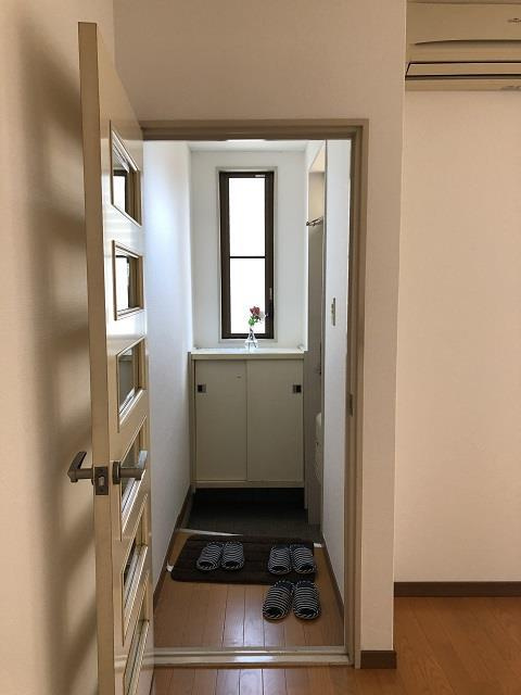 ヴィレッジ・ラポールBの玄関