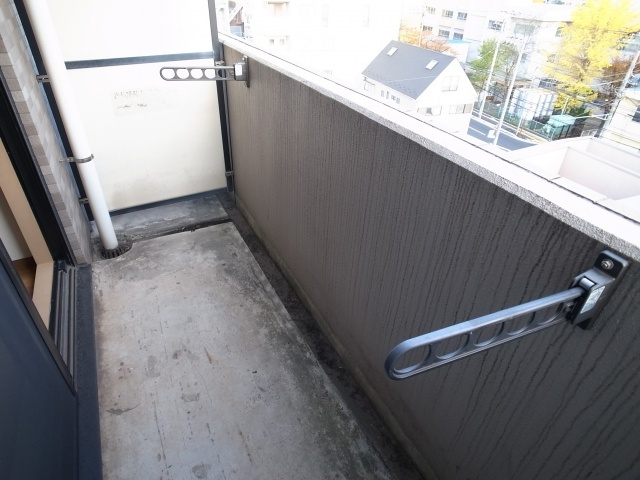 【バルコニー】 | 新田町小川マンション | 天気のいい日はここで洗濯物を干して、と。