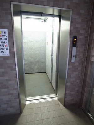 【その他共用部分】 | 新田町小川マンション | 高層階でもラクラク、エレベーター付き！