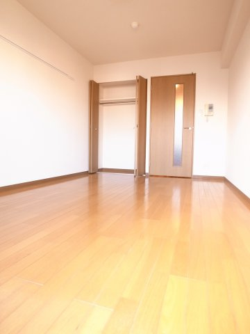 【居間・リビング】 | 新田町小川マンション | 駅まで徒歩７分だから朝はゆっくりできますね♪