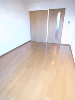 【寝室】 | 新田町小川マンション | 居室はフローリングとなっています！