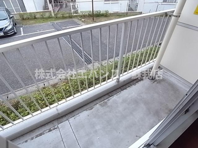 【バルコニー】 | ライトコート斉藤II | 外からの目が気にならないバルコニーで洗濯物が干せます