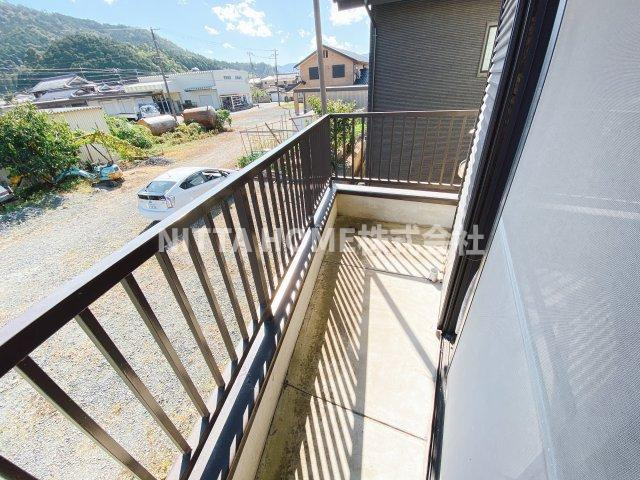 山田邸 石生貸家のバルコニー|明るいバルコニーもありますよ★