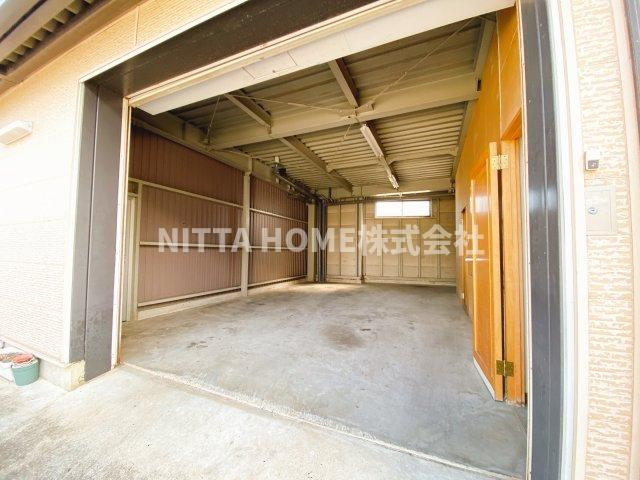 山田邸 石生貸家の駐車場|1階は駐車場スペースです♪