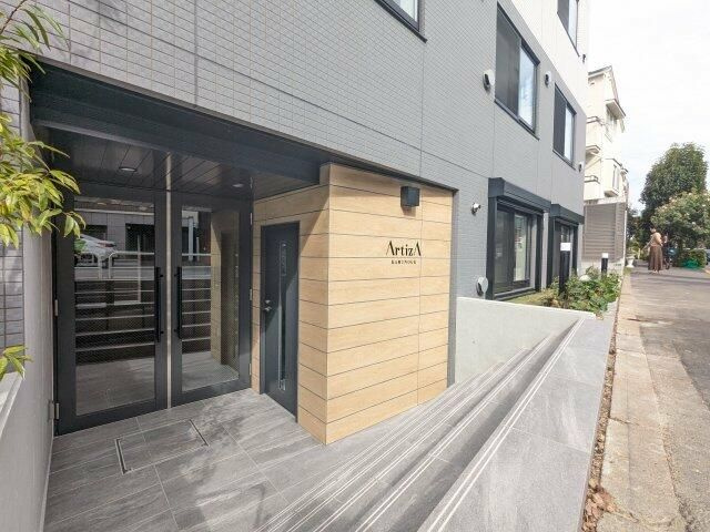 アルティザ上野毛のエントランス