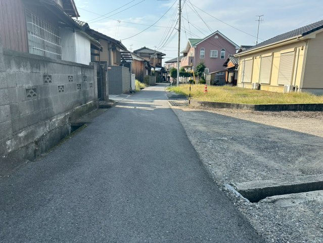 新須賀町2丁目　2区画 売土地の前面道路含む現地写真|南側 農道 西向きに撮影