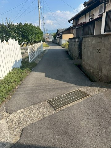 新須賀町2丁目　2区画 売土地の前面道路含む現地写真