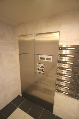 【その他共用部分】 | リライア西横浜 | 宅配ボックスで外出時の荷物の受け取りも安心♪