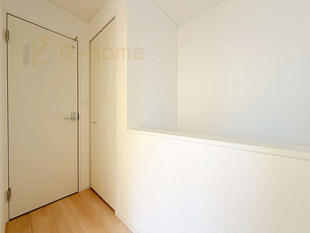 古河市小堤第3　新築戸建て　2号棟の収納|掃除機などの収納に便利なホール収納！