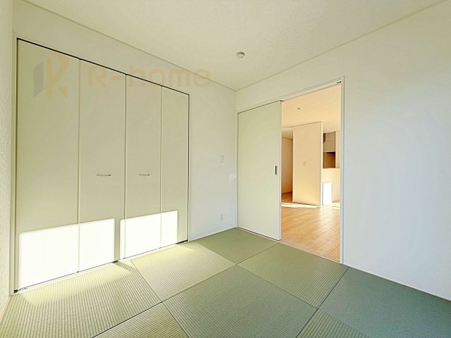 古河市小堤第3　新築戸建て　2号棟の和室|フローリングより衝撃が少ない和室は、ご両親のお部屋やキッズスペース、客間としても活用頂けます。