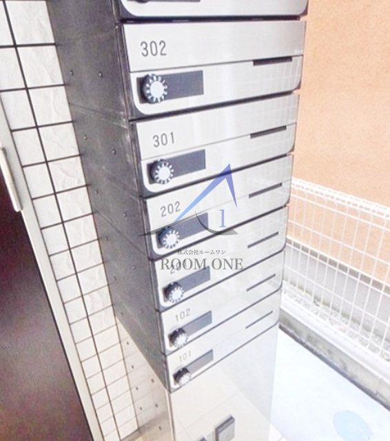 ビューノQ.S.横濱阪東橋のその他共用部分|集合ポストと宅配ボックスです。