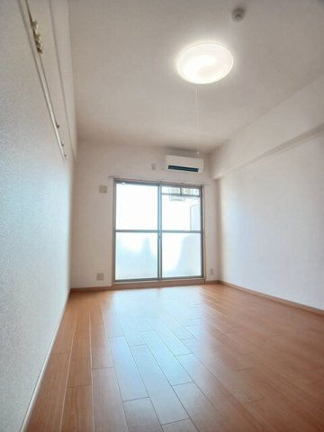 オリエンタル長田駅前の居間・リビング|ゆったりとしたリビングです