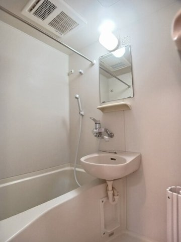 オリエンタル長田駅前の浴室|コンパクトで使いやすいお風呂です