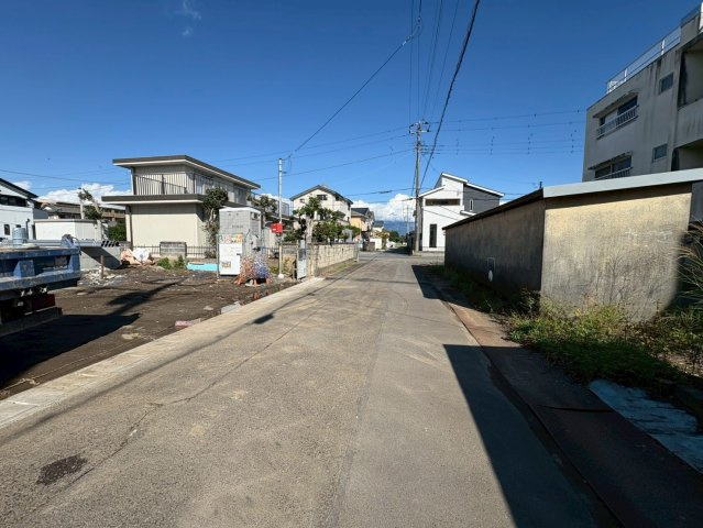新築戸建　富士市五貫島第3　全1棟　1号棟の前面道路含む現地写真|基礎　10.27