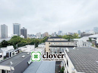 【展望】 | 眼前に広がる空の雄大さと、このお部屋の自慢の一つである「眺望」をご覧ください。毎日、この景色を独り占めできる新生活に夢が広がります。～即日のご見学可能～　お問合せはお気軽にどうぞ。