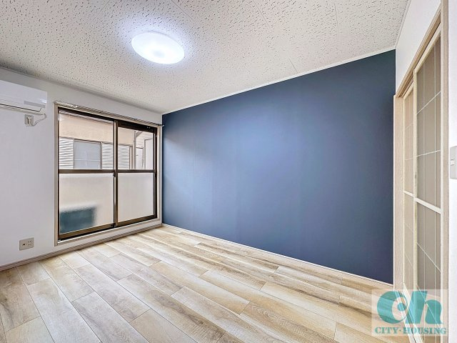 ファミーユ平和島 203号室の居間・リビング