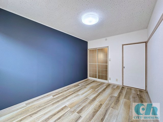 ファミーユ平和島 203号室の居間・リビング