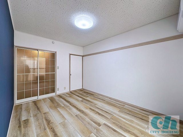 ファミーユ平和島 203号室の居間・リビング