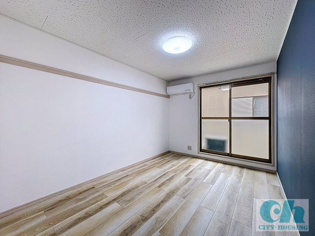 ファミーユ平和島 203号室の居間・リビング