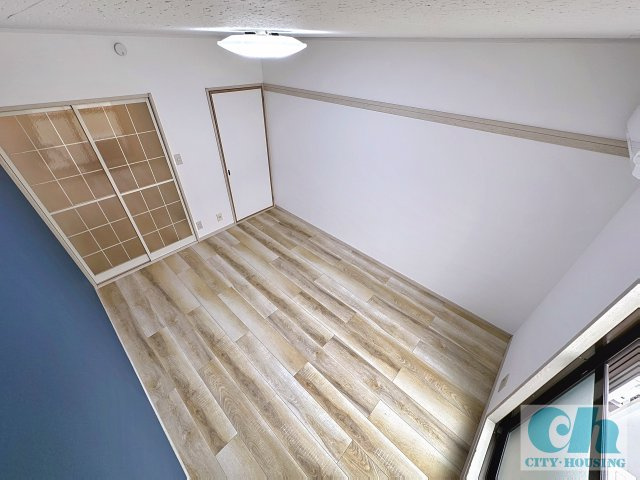 ファミーユ平和島 203号室の居間・リビング