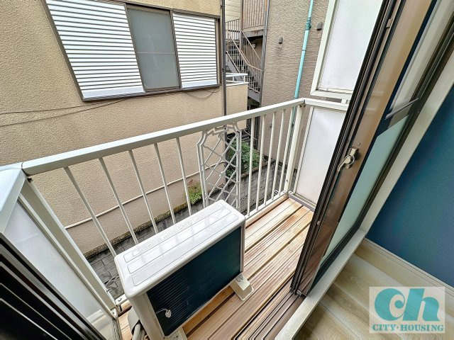 ファミーユ平和島 203号室のバルコニー