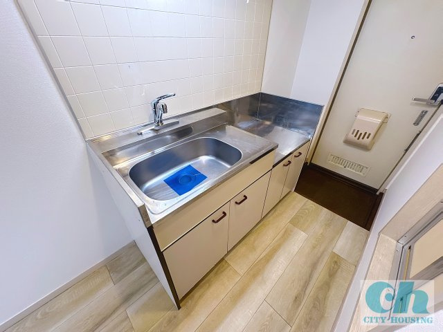 ファミーユ平和島 203号室のキッチン