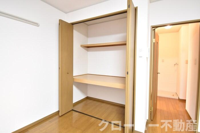 バークリィーハイツの洋室|物入