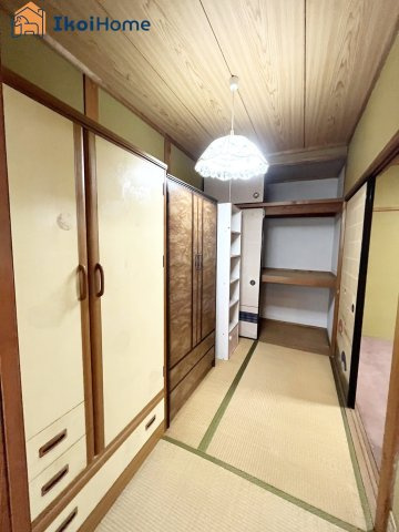 明石市材木町　中古戸建の収納|フロア・水周りコーティング・アクセントクロス・食洗機・エアコン・追加照明・カップボードの追加工事可能