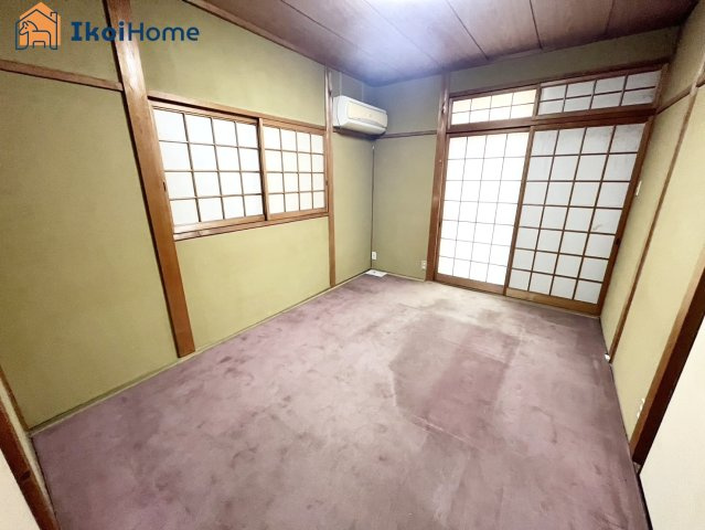 明石市材木町　中古戸建の寝室|●年中無休：当日予約可●収納スペースがございますので、日用品や寝具も収納可能です。