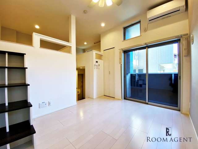 ディープリバーの居間・リビング