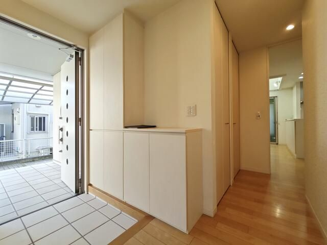 北原貸家の玄関|シューズボックス付きの玄関です☆