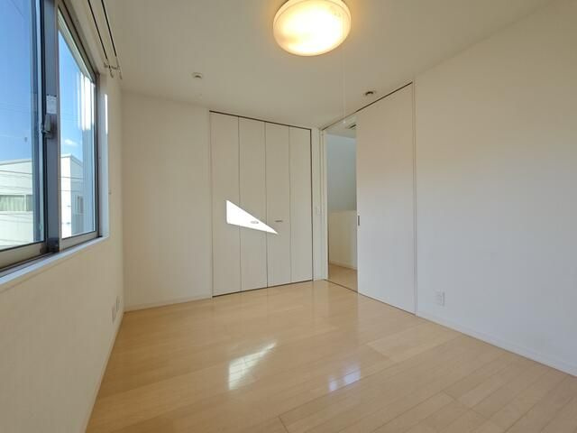 北原貸家の寝室|クローゼット付の寝室です☆