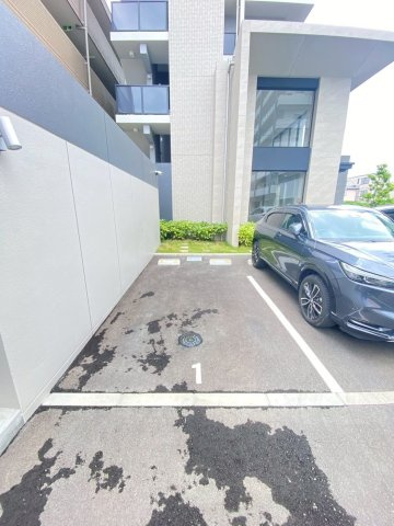 ガーデンクォーツ摂津正雀の駐車場